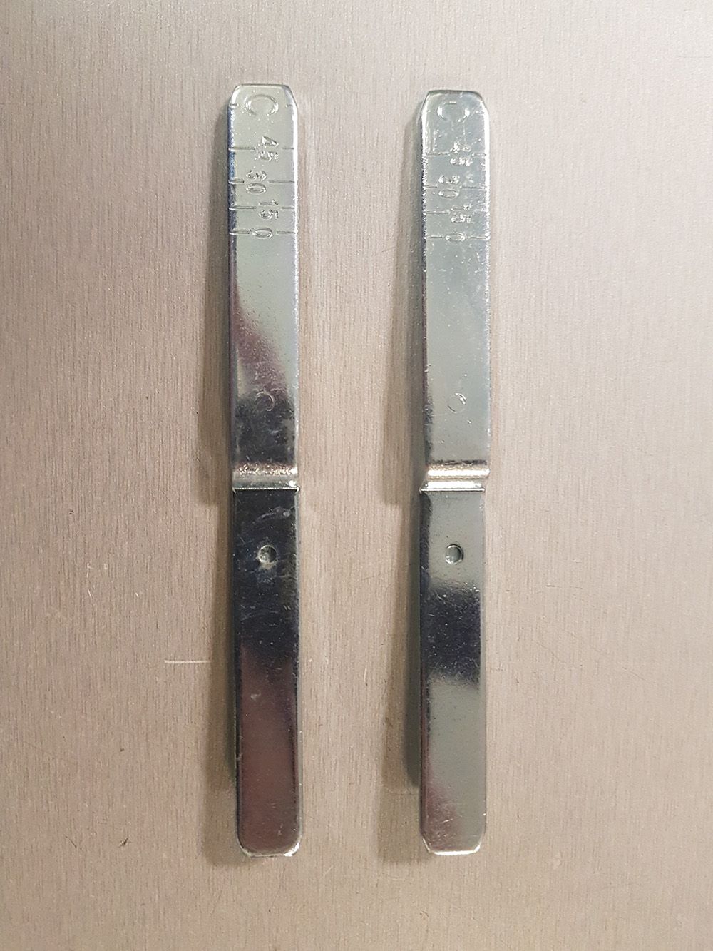 Laikiklis 196994-6; 2 vnt.; tinka 197005-0